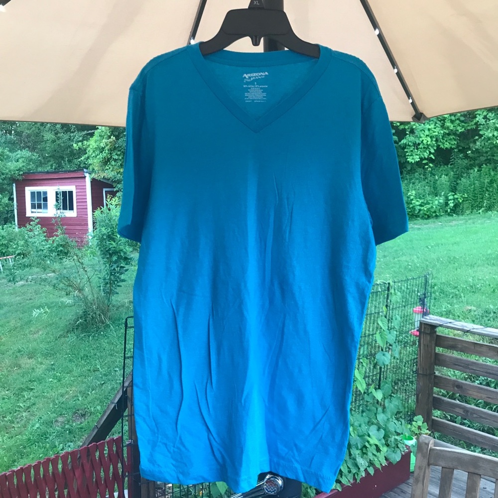 Arizona Men’s Small V-neck Tee (NWOT)